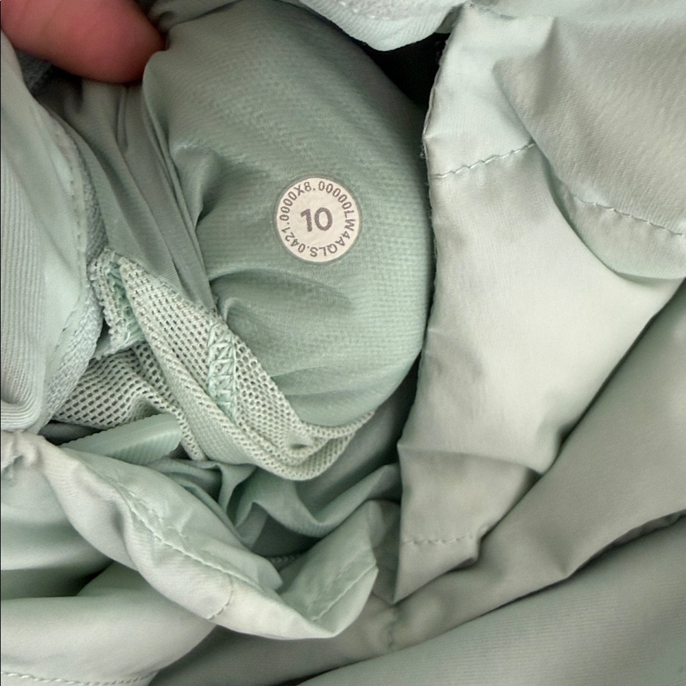 Lululemon Down For It All Vest Size 10 - Picture 4 of 4